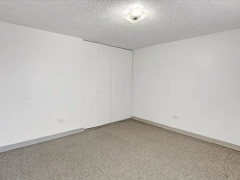 Section 8 Approved! Great location close to the city! — Photo 28