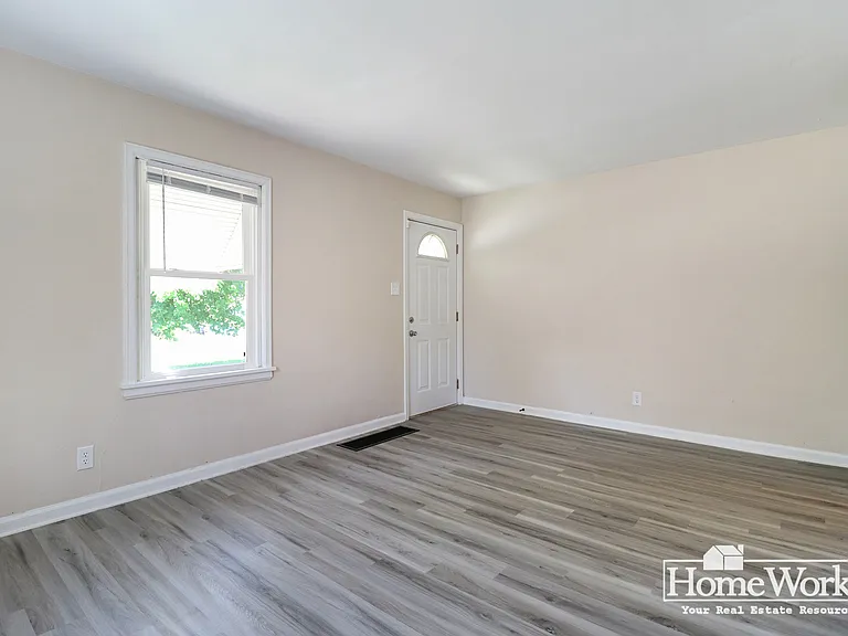 2823 Calhoun St — Photo 5