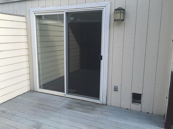 3rd image of 215 NW Brandon Dr