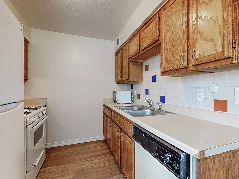 8000 Grand Avenue NE — Photo 2