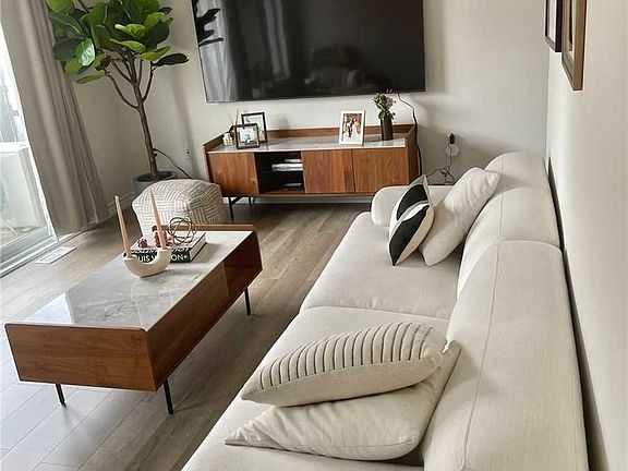 3rd image of 445 Ontario St N #109