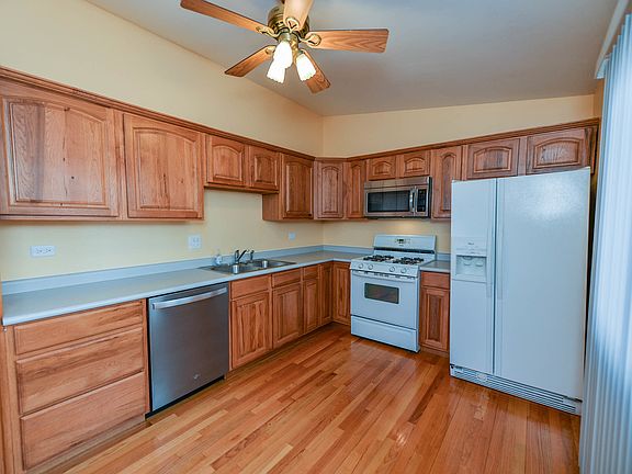 3rd image of 1639 W Bayside Ct