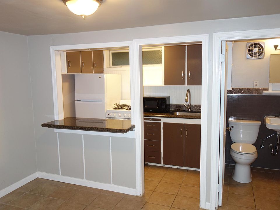 Livingroom, kitchen, bathroom