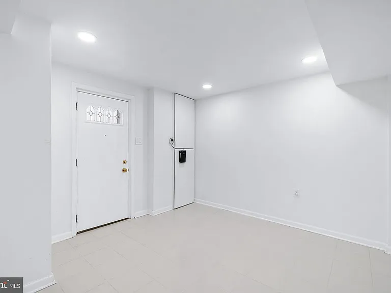 14236 Chadwick Ln — Photo 32