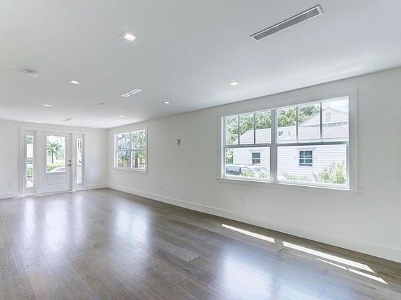 4th image of 833 Ardmore Rd