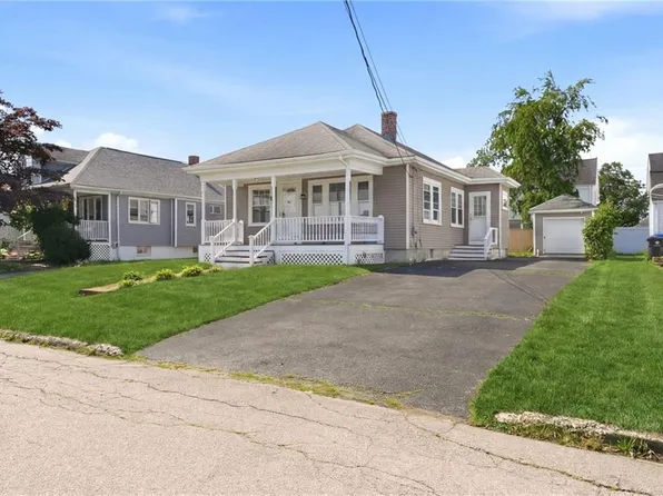113 Warwick Rd, Pawtucket, RI 02861