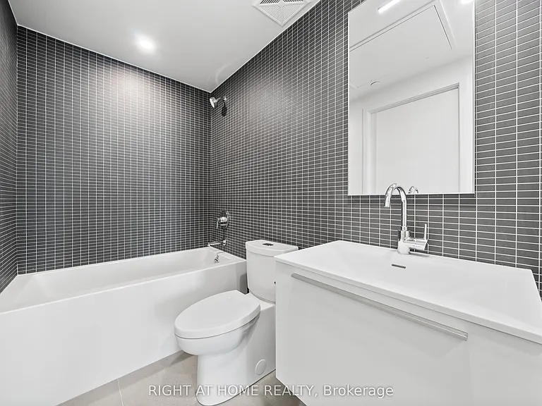2720 Dundas St W #520 — Photo 6