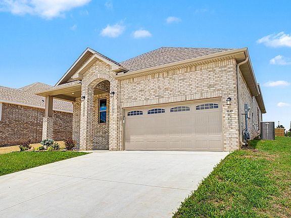 2nd image of 1140 Garrett Ln