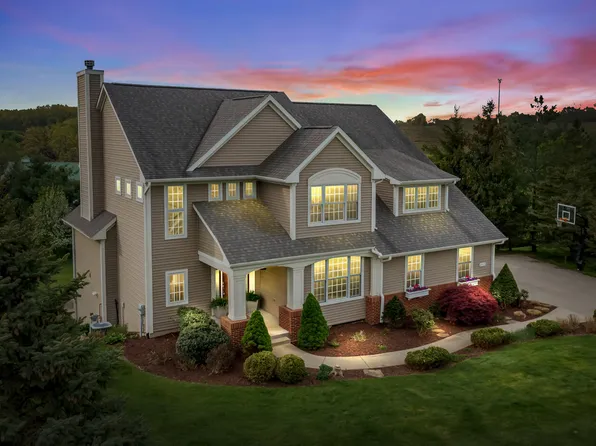 8435 Grapevine Cir, Mattawan, MI 49071