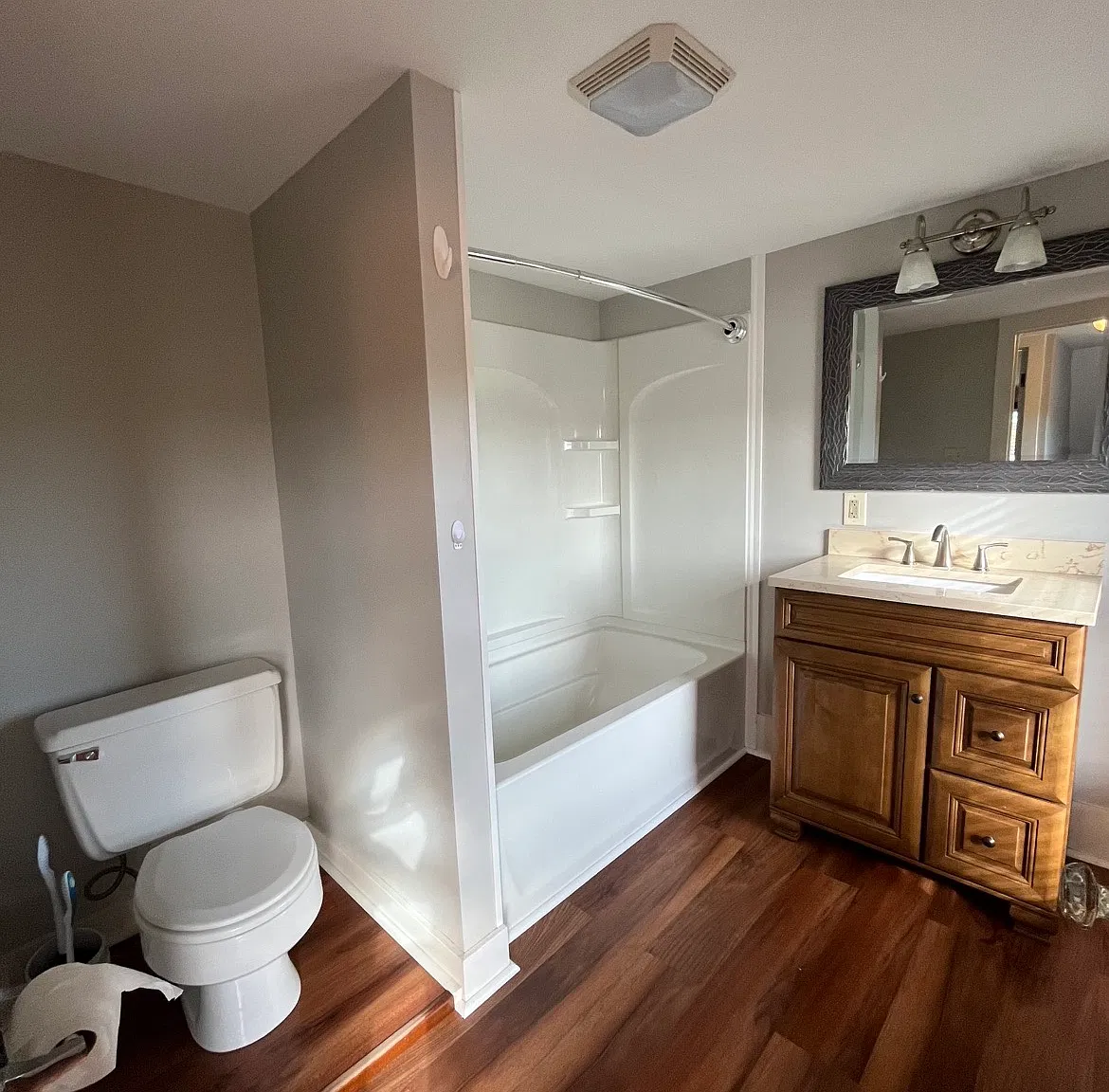 528 S Church St — Photo 3