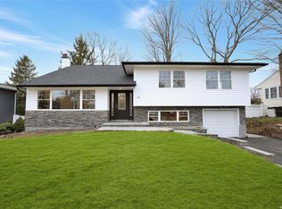 22 Farragut Rd, Old Bethpage, NY 11804