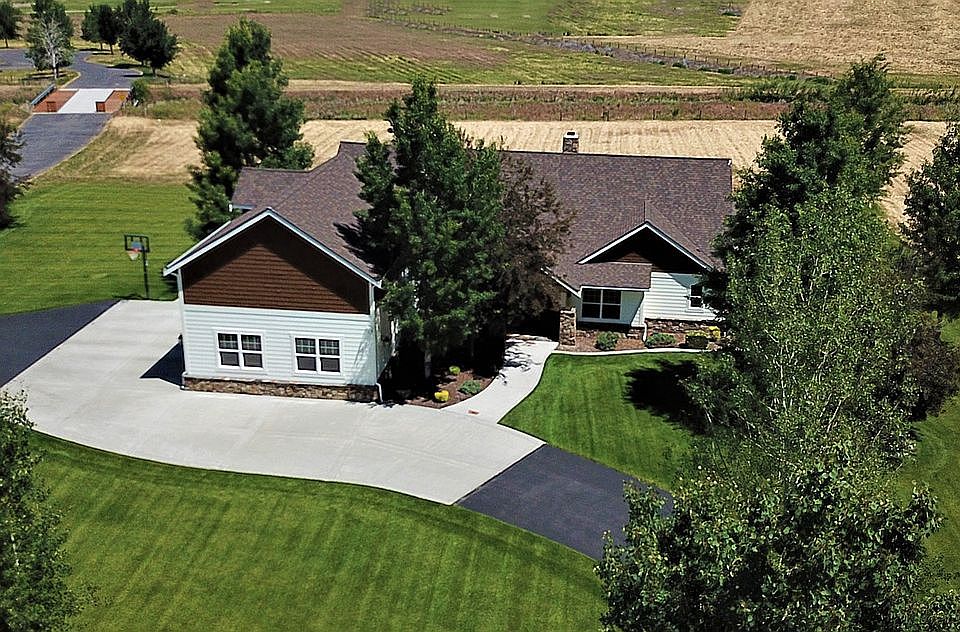 1st image of 560 Arrow Hill Dr