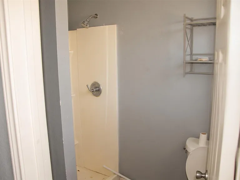 806 Granville Dr — Photo 6