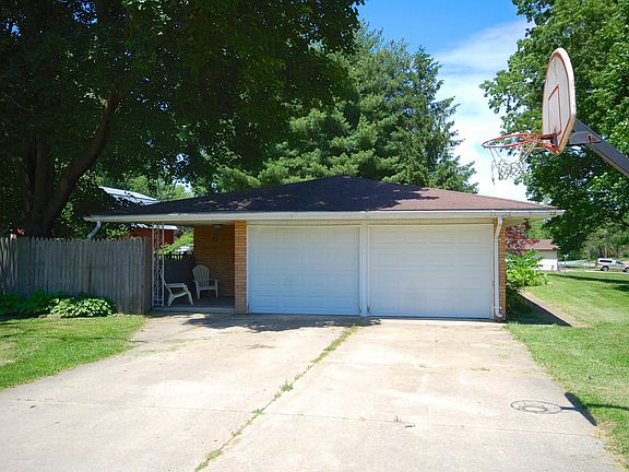 3rd image of 3201 Knight Dr