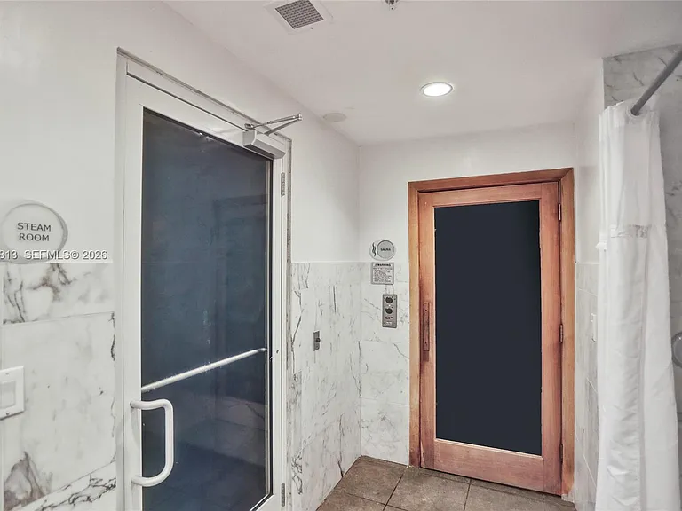 253 NE 2nd St #3304 — Photo 41