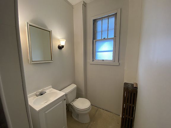 4th image of 129 N Main St #1