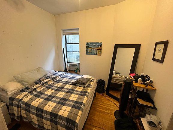 3rd image of 415 W 52nd St APT 4A