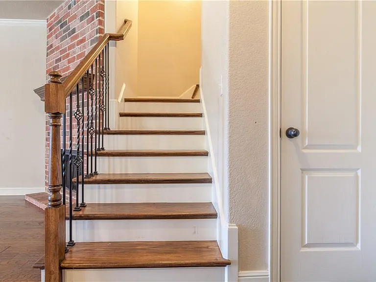 1805 Desoto Dr — Photo 10