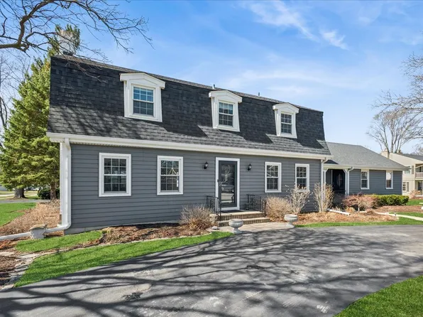 1318 Gamon Rd, Wheaton, IL 60189