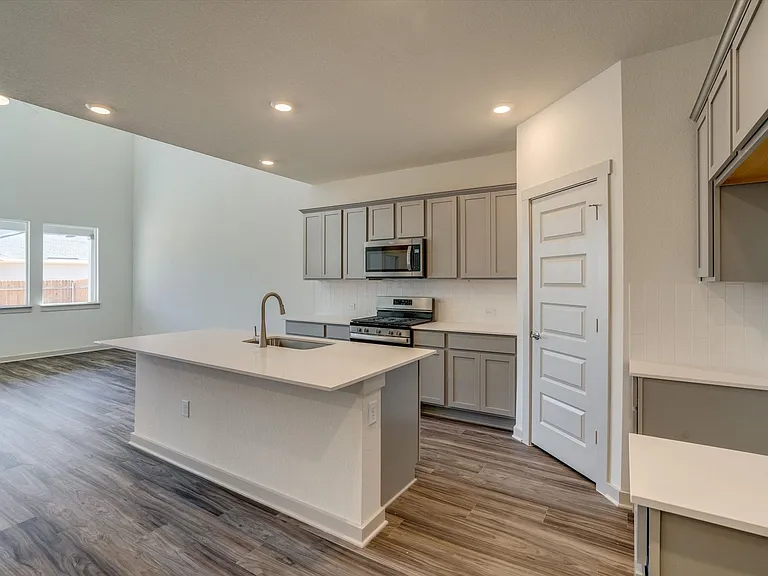 200 Cupreata Ln — Photo 7