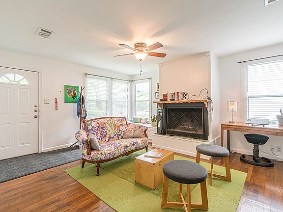 Living room, working fireplace