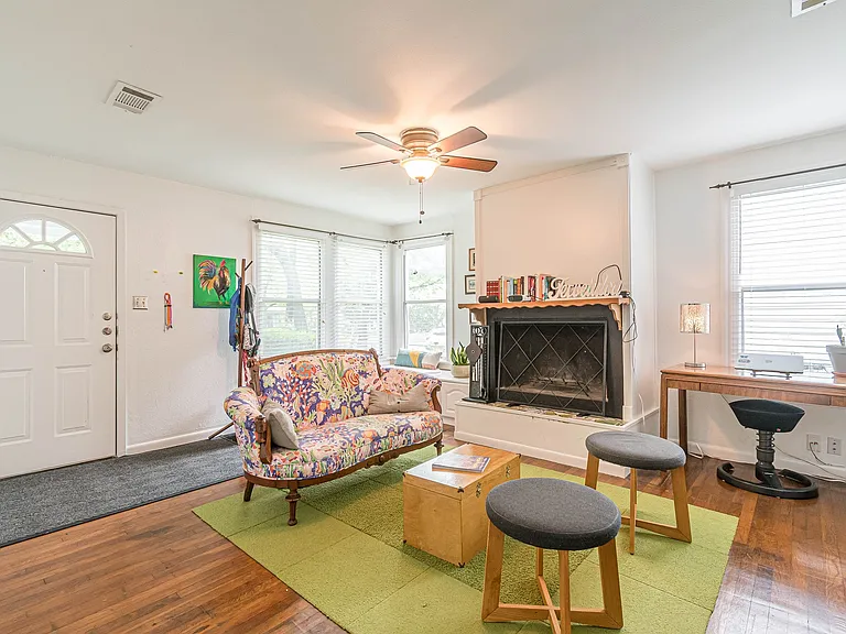 Living room, working fireplace
