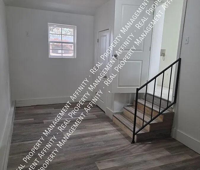 453 E Dison Ave — Photo 10