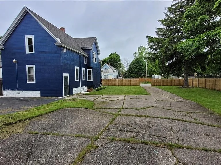 325 Box Ave — Photo 23