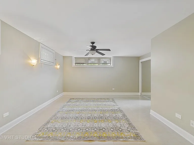 2042 W Warren Blvd — Photo 28