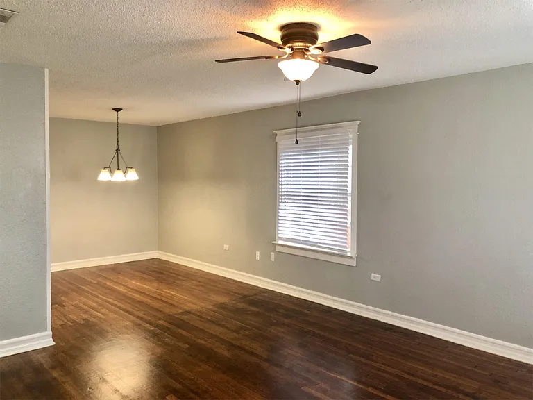 2813 Mitchell Ave — Photo 2