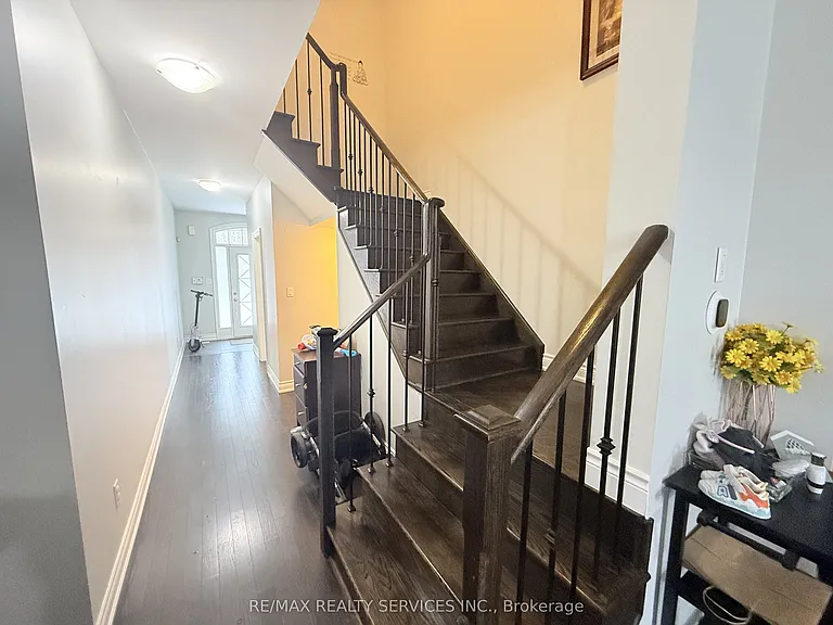 29 Lady Evelyn Cres — Photo 5