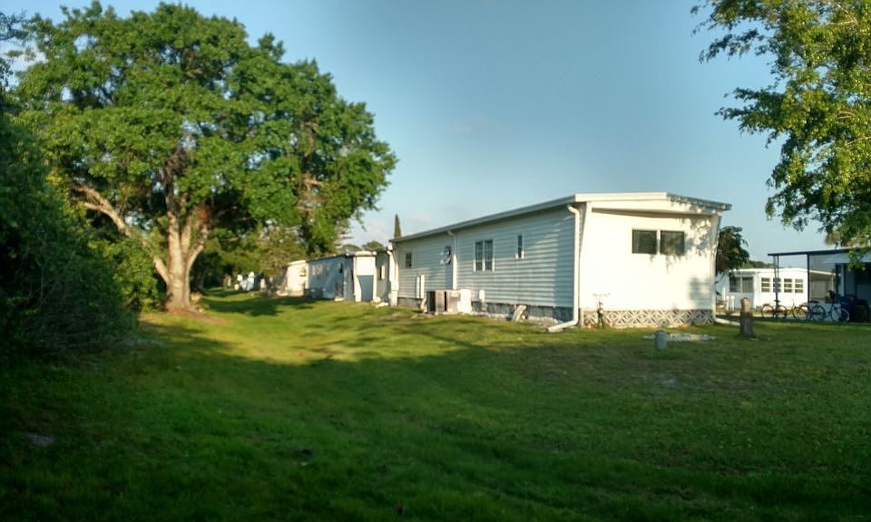 1st image of 313 8th St