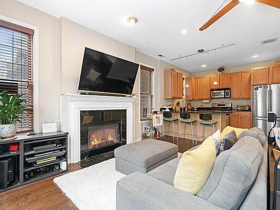 4th image of 4627 N Kenmore Ave APT 2W