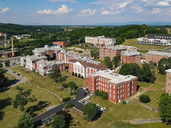 101 Village Dr #101, Staunton, VA 24401