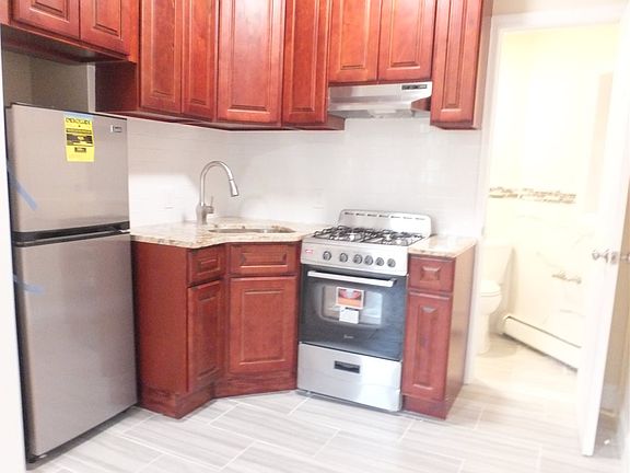 5th image of 165 Hopkins Ave APT 2