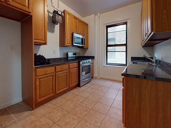 3rd image of 656 W 204th St APT 34