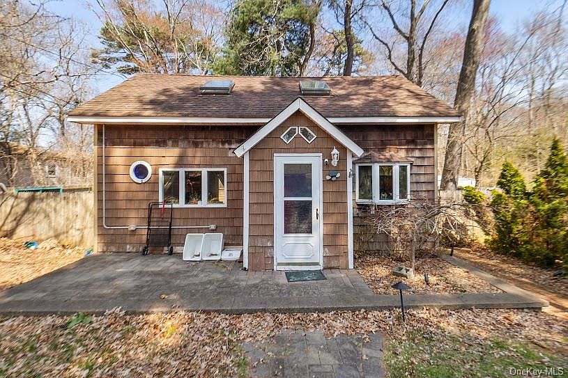 1st image of 147 Lakeview Dr