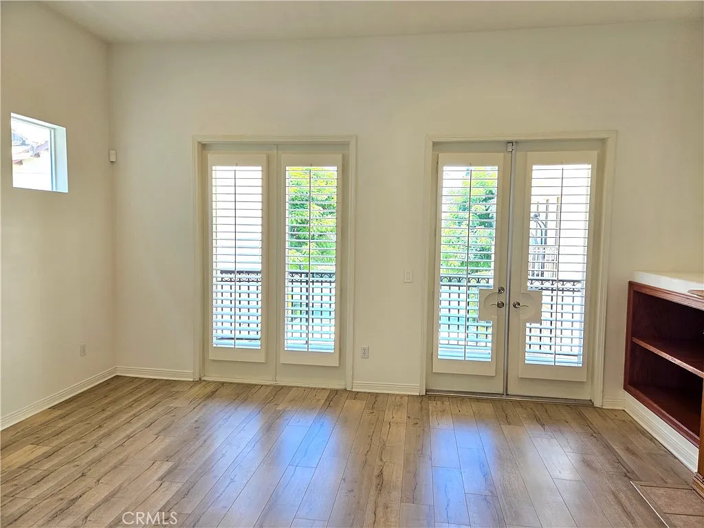 3 bed, 3.5 bath, 2314 sqft, $8,900 — Photo 3