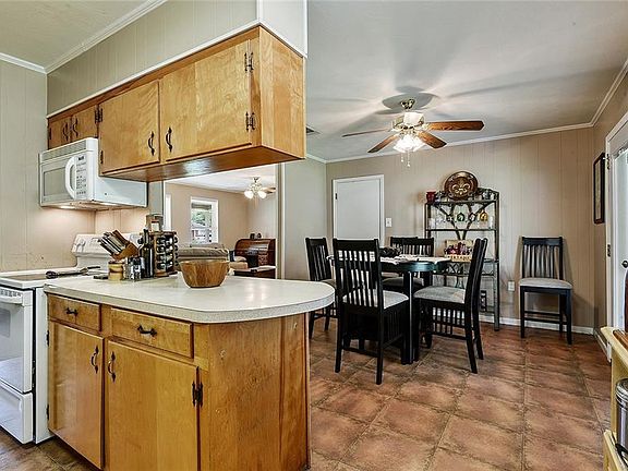 5th image of 1372 Saint Theresa St
