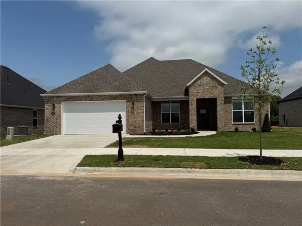 2967 N Grey Squirrel Dr, Fayetteville, AR 72704