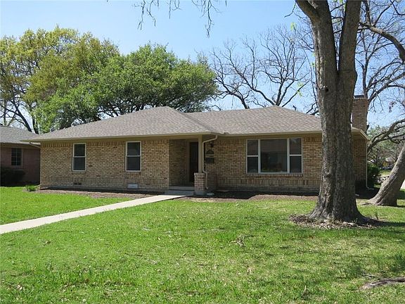 2nd image of 302 S Lois Ln