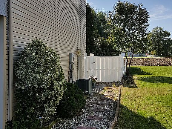 3rd image of 92 Ashley Dr