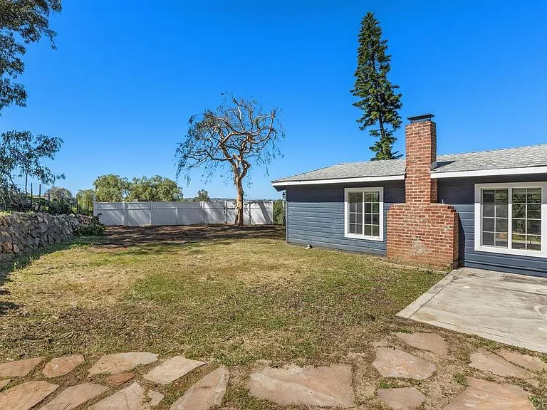 835 Barsby St #MAIN HOUSE — Photo 24