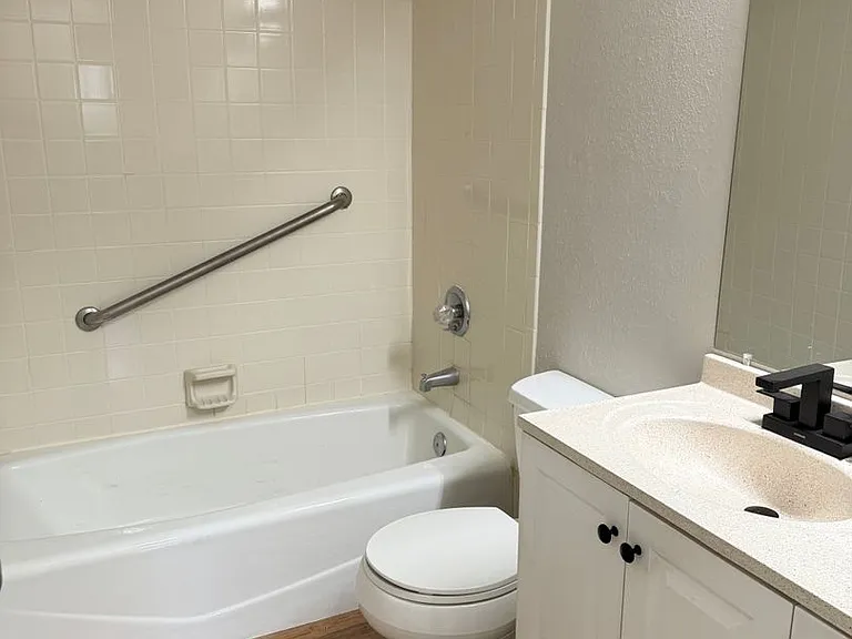 Cottonwood Creek Apartments — Photo 33
