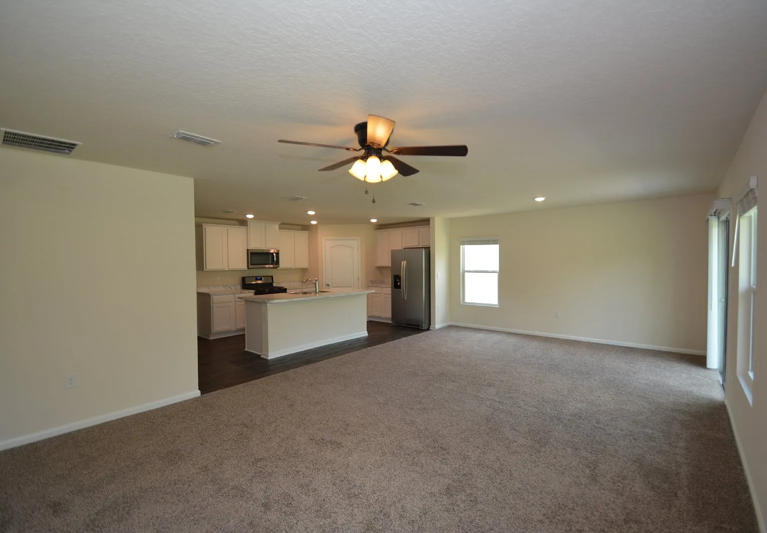 4 bed, 2.0 bath, 1698 sqft, $2,200 — Photo 4