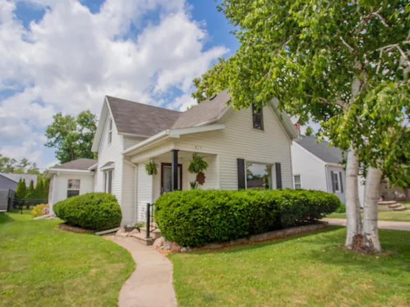 817 Dove St, Oshkosh, WI 54902