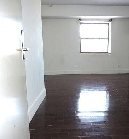 2nd image of 17312 Jamaica Ave #2