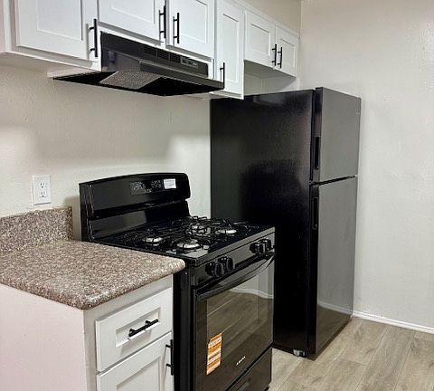 4th image of 152 S Avenue 58 APT 5