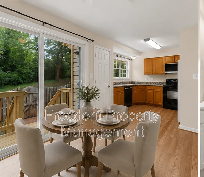 3 bed, 2.5 bath, 1416 sqft, $2,817 — Photo 4