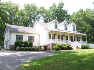 1221 Hardwood Trl, Burns, TN 37029